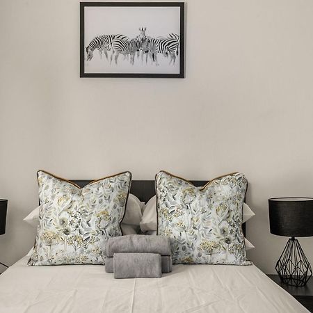 V&S Apartments - Immaculate Luxury Apartment In Fourways, Johannesburg ساندتون المظهر الخارجي الصورة
