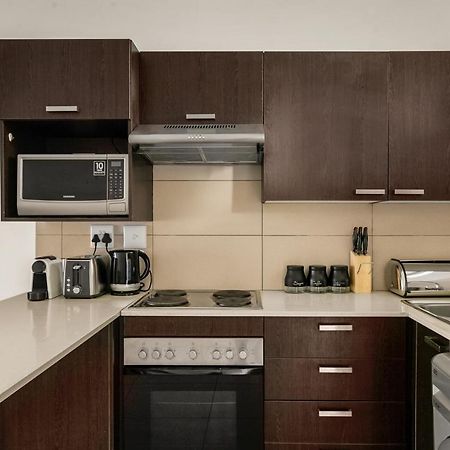 V&S Apartments - Immaculate Luxury Apartment In Fourways, Johannesburg ساندتون المظهر الخارجي الصورة