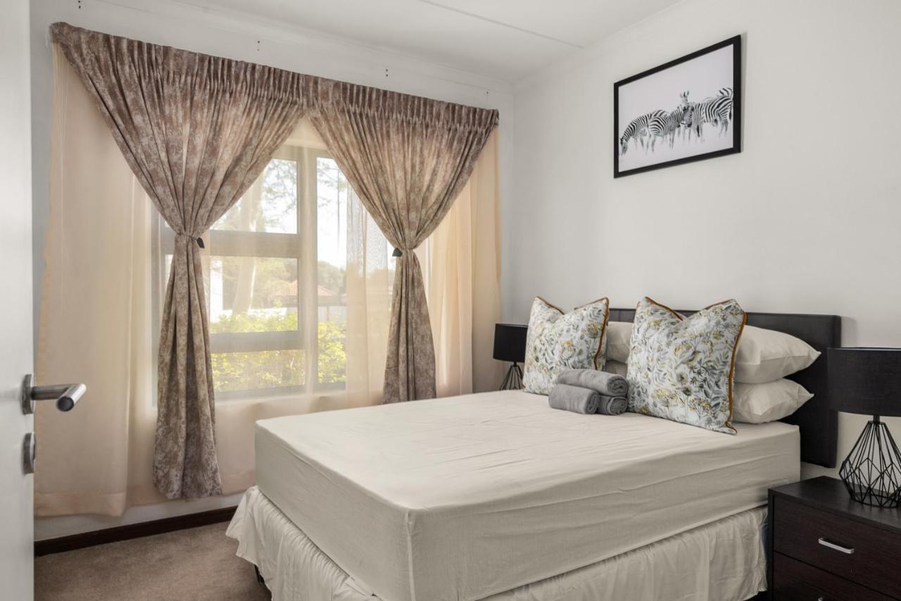 V&S Apartments - Immaculate Luxury Apartment In Fourways, Johannesburg ساندتون المظهر الخارجي الصورة