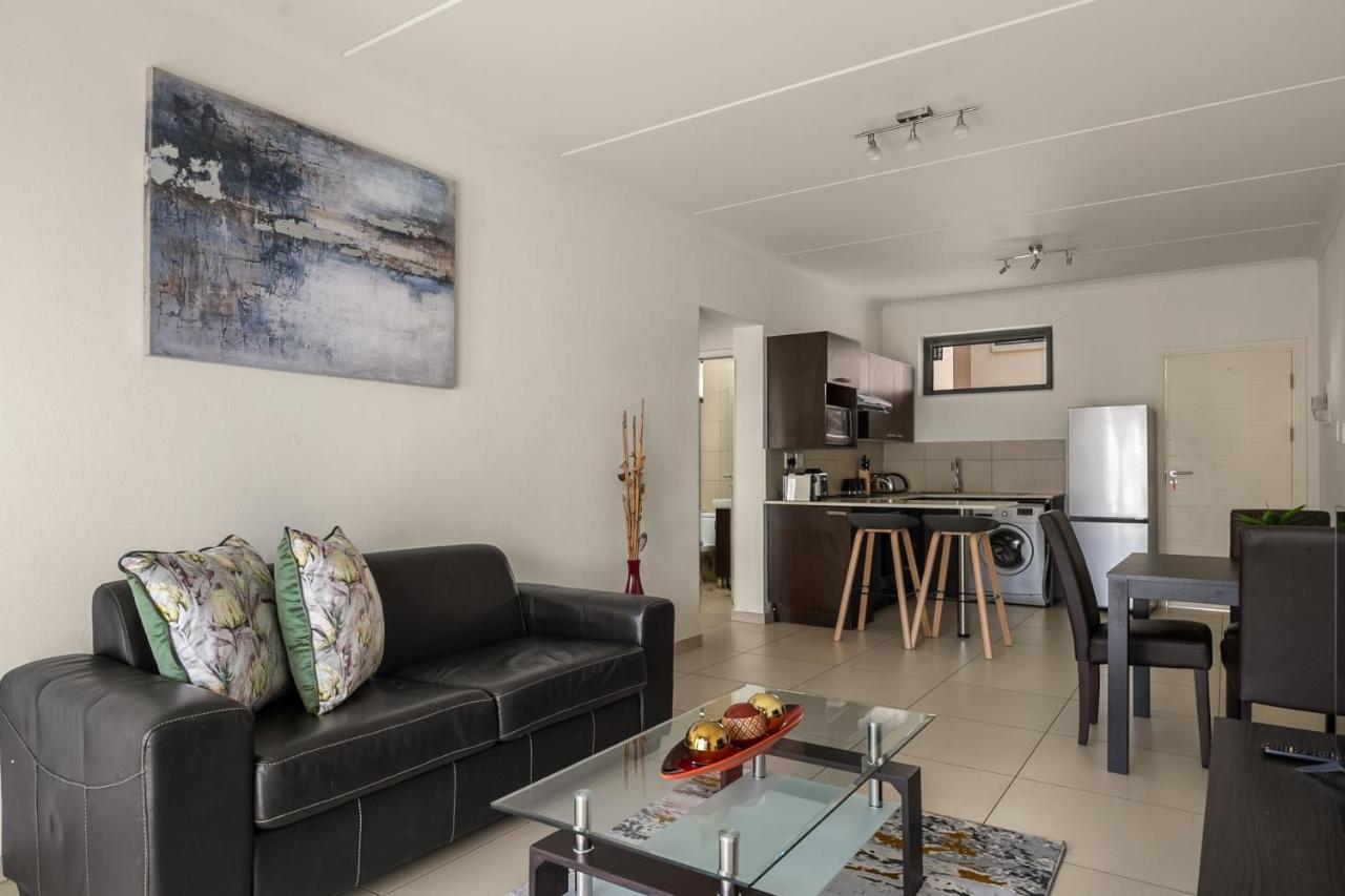 V&S Apartments - Immaculate Luxury Apartment In Fourways, Johannesburg ساندتون المظهر الخارجي الصورة