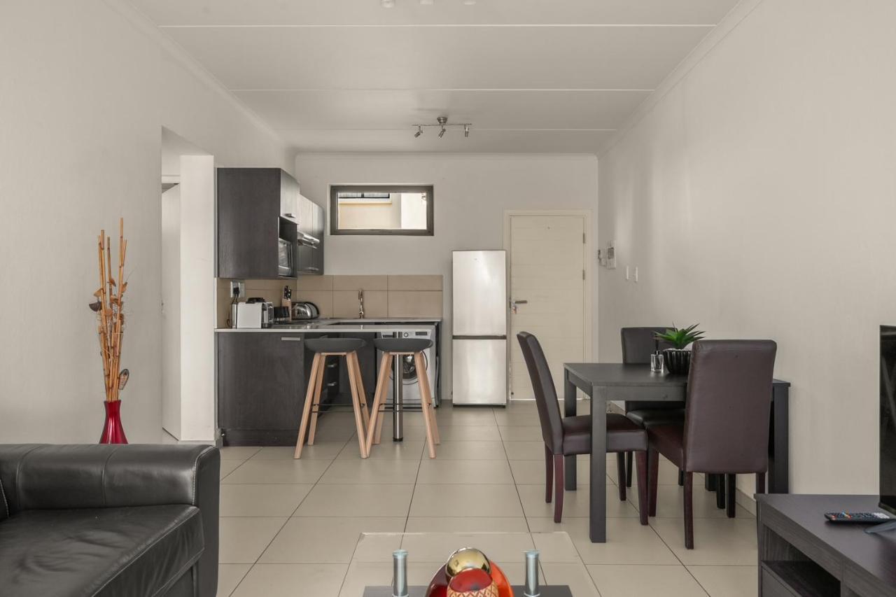 V&S Apartments - Immaculate Luxury Apartment In Fourways, Johannesburg ساندتون المظهر الخارجي الصورة