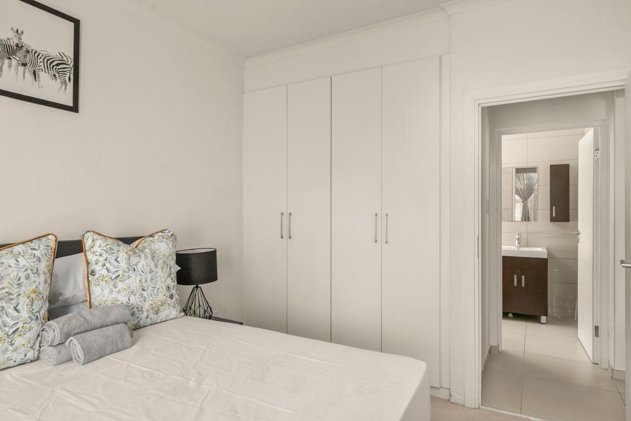 V&S Apartments - Immaculate Luxury Apartment In Fourways, Johannesburg ساندتون المظهر الخارجي الصورة
